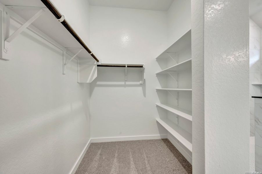 Spacious, unfurnished interior of a new home in Meyer Ranch – Select Reserve Series, New Braunfels (Image 11). Spacious, unfurnished interior of a new home in Meyer Ranch – Select Reserve Series, New Braunfels (Image 11).