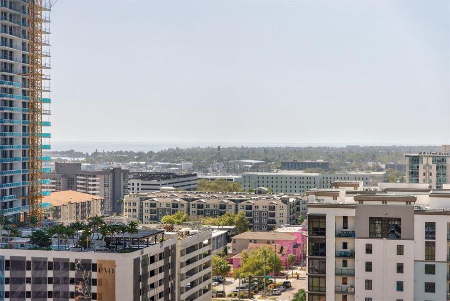 Condo located in St. Petersburg, FL showcasing its design and architecture (Image 35).