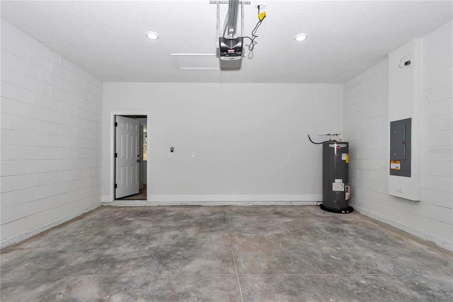 Spacious, unfurnished interior of a new home in , Ocala (Image 49).