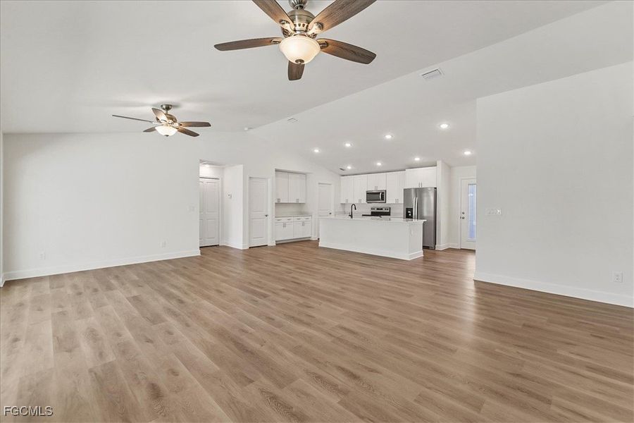 Spacious, unfurnished interior of a new home in Cape Coral, Cape Coral (Image 17).