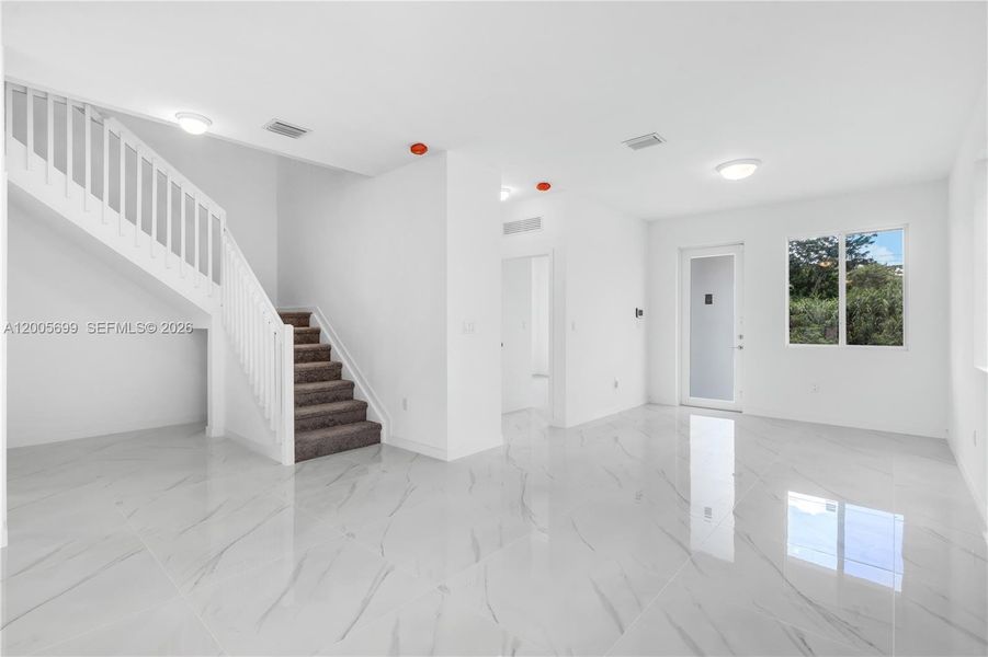 Spacious, unfurnished interior of a new home in Chloe's Estates, Miami (Image 10).