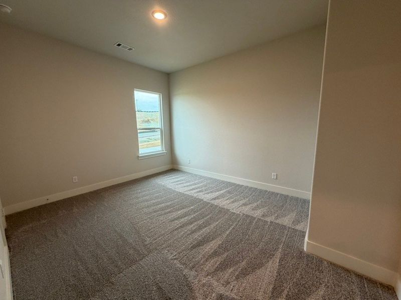 Spacious, unfurnished interior of a new home in Eagle Ridge Estates, Weatherford (Image 13).