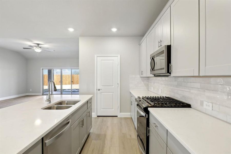 Photo is not of the actual home, but is an inspirational photo of builder’s model home and may depict options, furnishings, and/or decorator features that are not included. Photo is not of the actual home, but is an inspirational photo of builder’s model home and may depict options, furnishings, and/or decorator features that are not included.