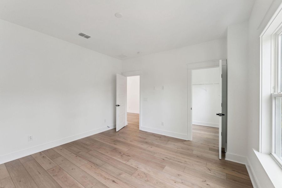 Spacious, unfurnished interior of a new home in Liberty Hill Farm, Mount Pleasant (Image 38).