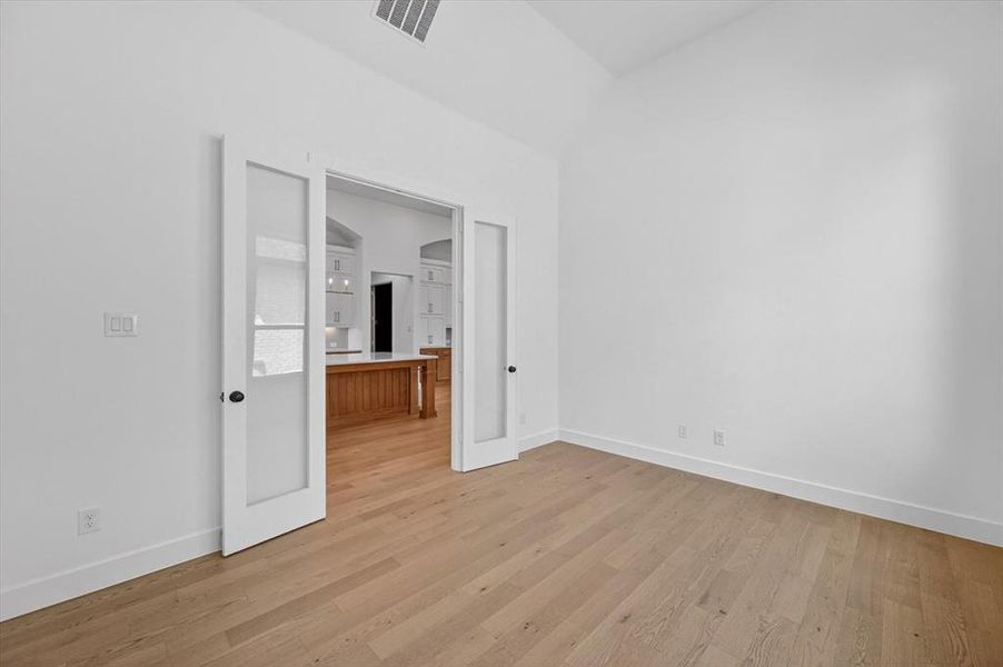 Spacious, unfurnished interior of a new home in Quail Hollow, Rockwall (Image 20).
