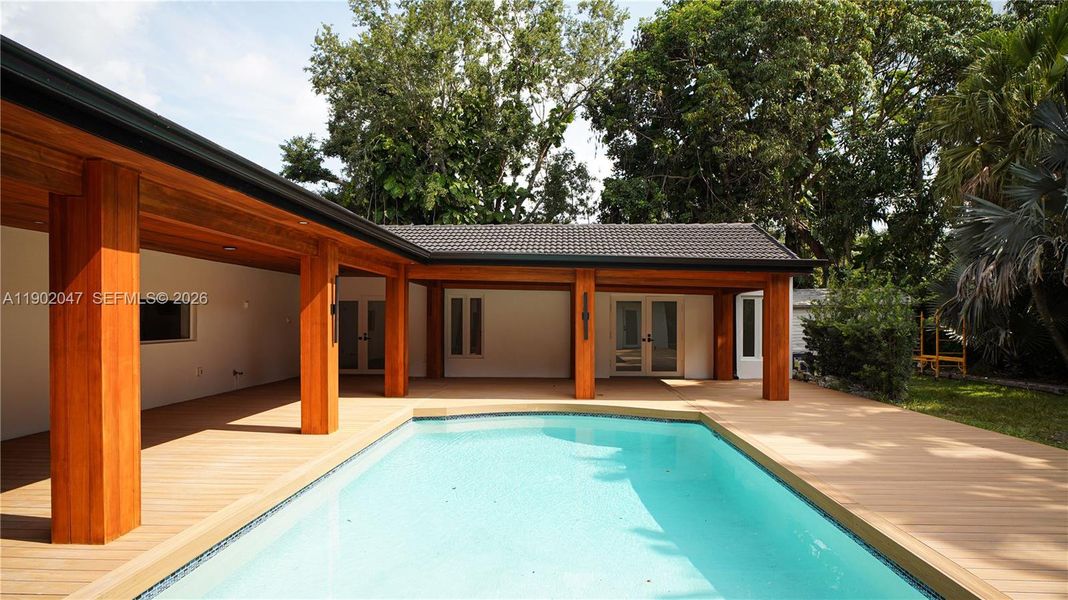 Exterior details and patio area of a home in , Palmetto Bay (Image 26).