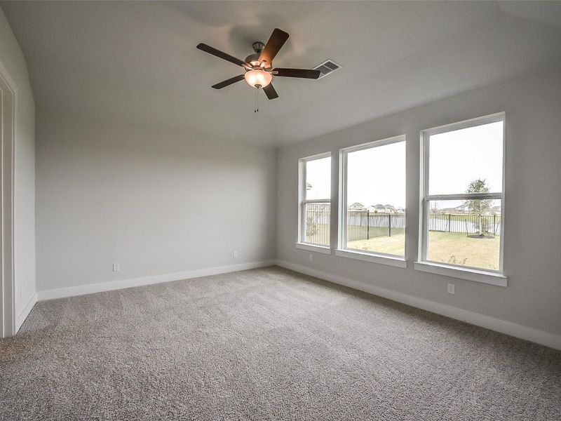 Spacious, unfurnished interior of a new home in Sierra Vista, Rosharon (Image 29).