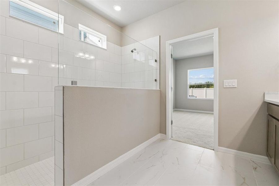 Spacious, unfurnished interior of a new home in Eastlyn, Bradenton (Image 7).