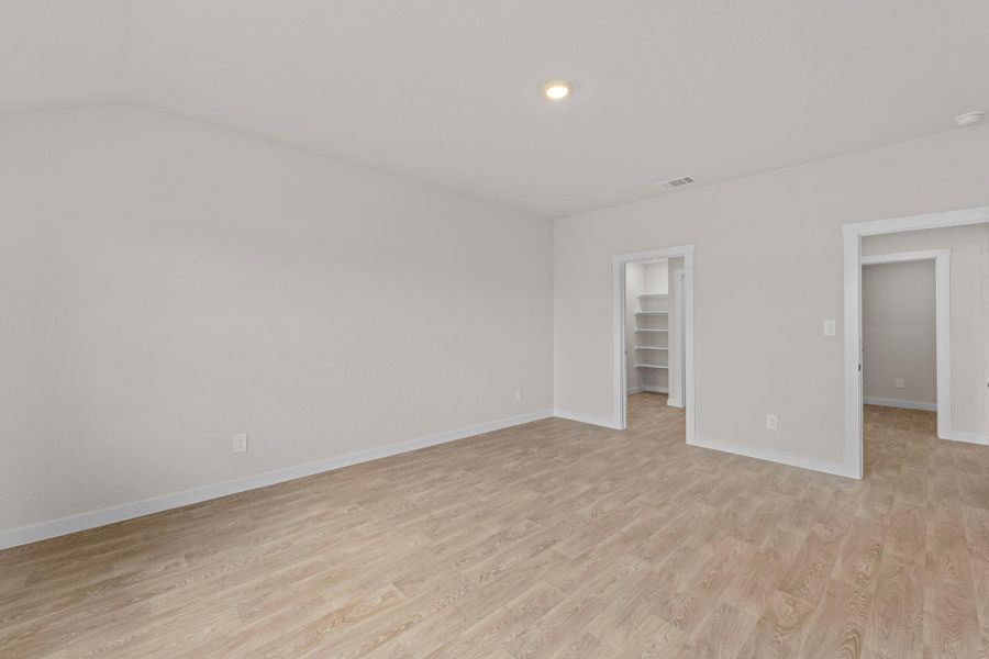 Spacious, unfurnished interior of a new home in Hartland Ranch, Lockhart (Image 17).