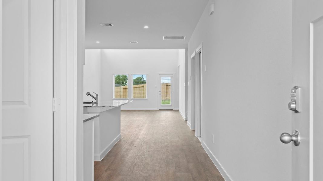 Spacious, unfurnished interior of a new home in Tamarron, Fulshear (Image 20). Spacious, unfurnished interior of a new home in Tamarron, Fulshear (Image 20).