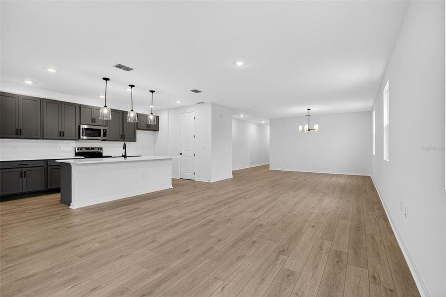 Spacious, unfurnished interior of a new home in Trailside, Mount Dora (Image 16).