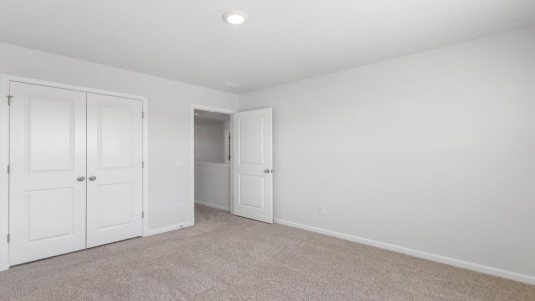 Spacious, unfurnished interior of a new home in Sheep Island, Summerville (Image 23).