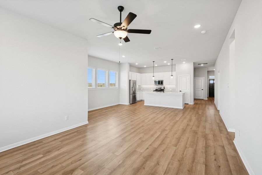 Spacious, unfurnished interior of a new home in Jordan Ranch 45' Homesites, Fulshear (Image 11). Spacious, unfurnished interior of a new home in Jordan Ranch 45' Homesites, Fulshear (Image 11).