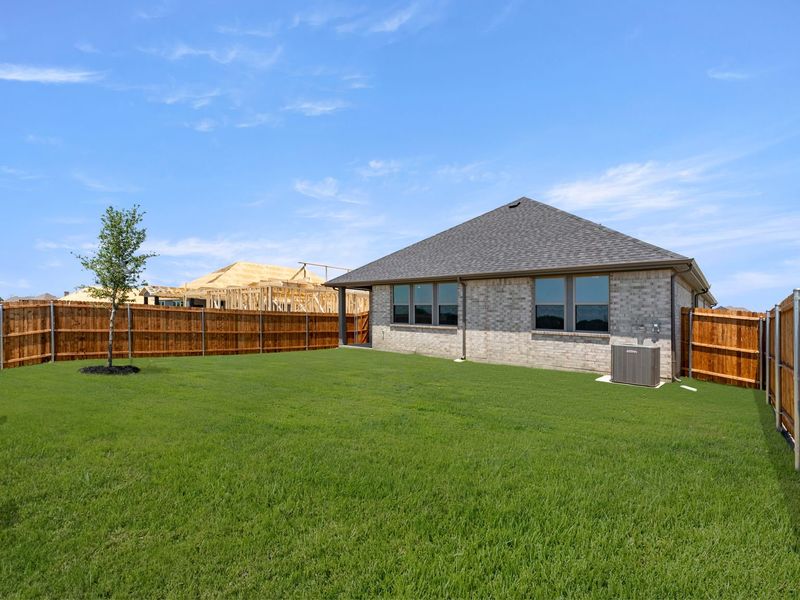 Exterior details and patio area of a home in Mercer Meadows, Royse City (Image 18).