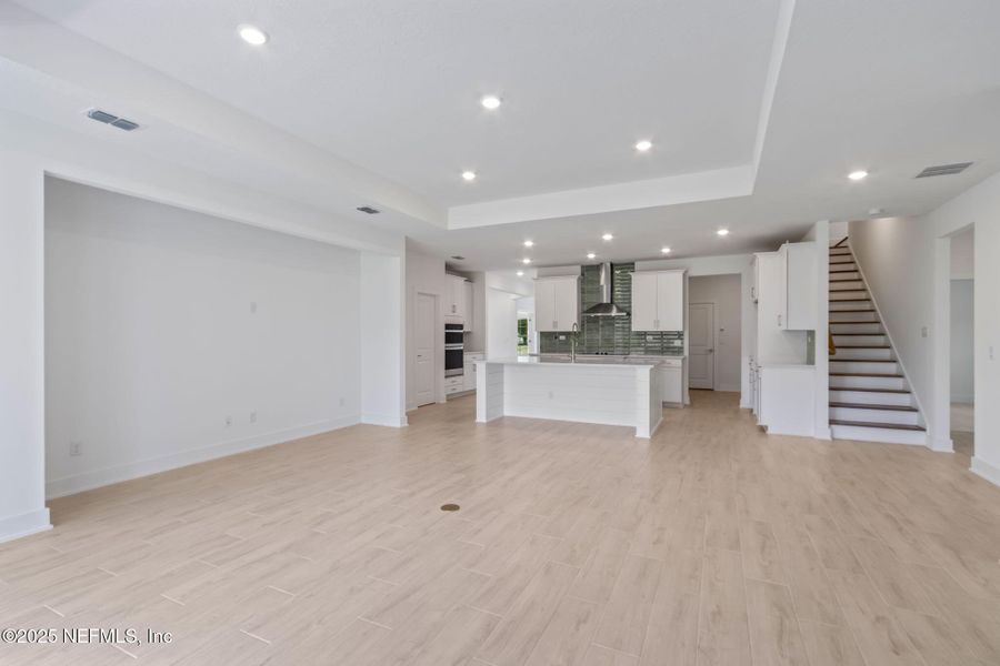 Spacious, unfurnished interior of a new home in Pirates Bluff, Yulee (Image 27).