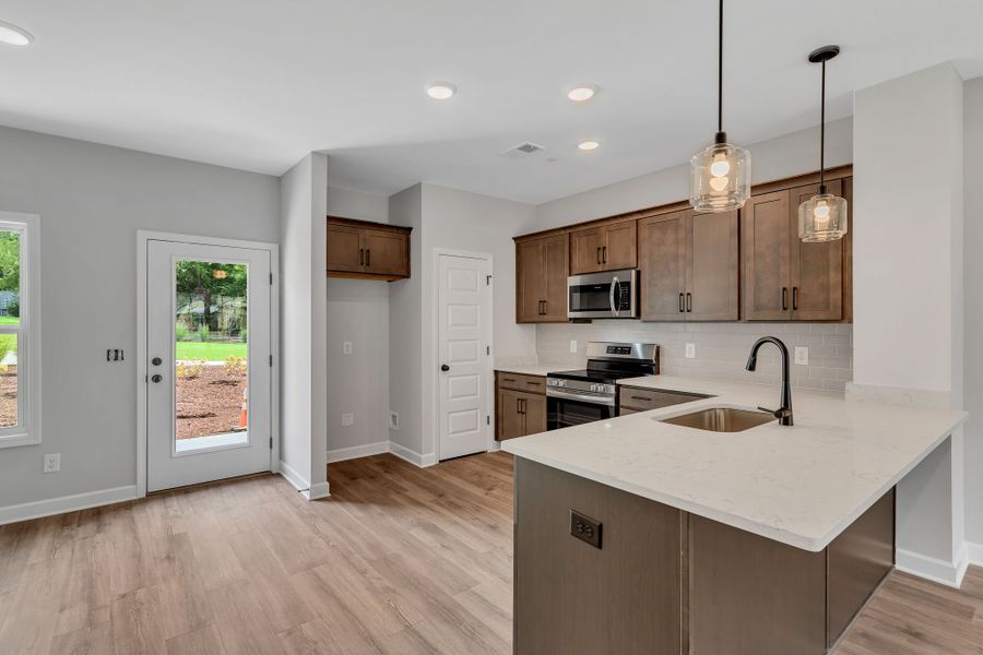 Furnished interior view inside a new home in Oxford Station, Gallatin (Image 5).