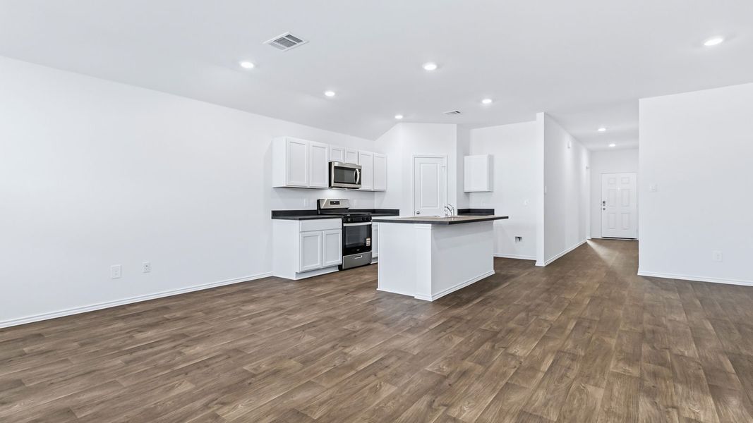 Image 30 representing the The Easton by D.R. Horton in Wayside, Uhland, TX.