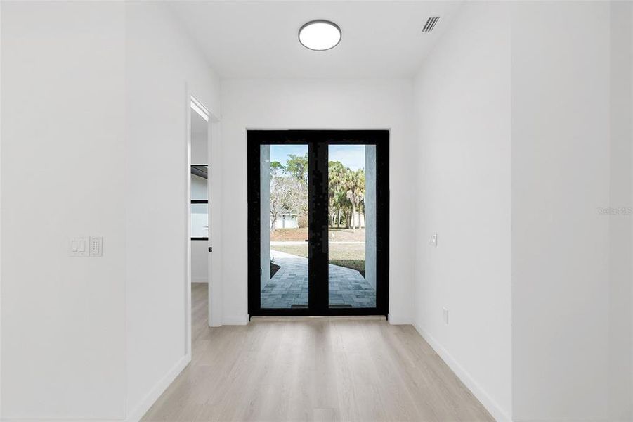 Spacious, unfurnished interior of a new home in , North Port (Image 34).