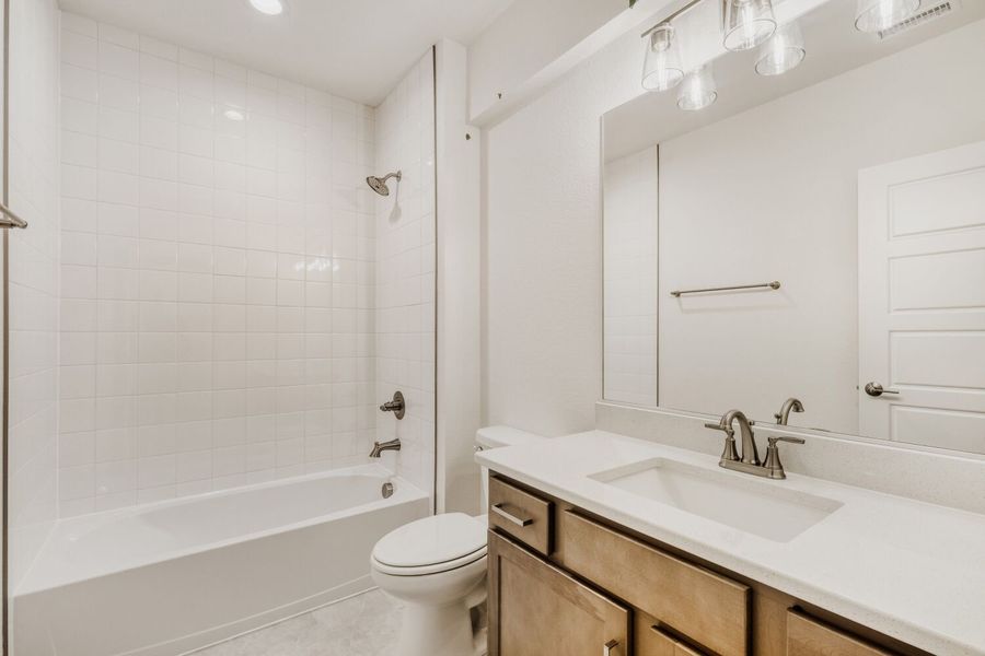 8006 Pennydale - Full Bathroom 8006 Pennydale - Full Bathroom