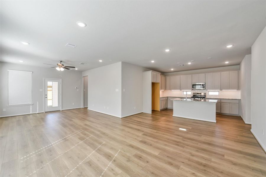 Spacious, unfurnished interior of a new home in Anderson Lakes, Houston (Image 44).