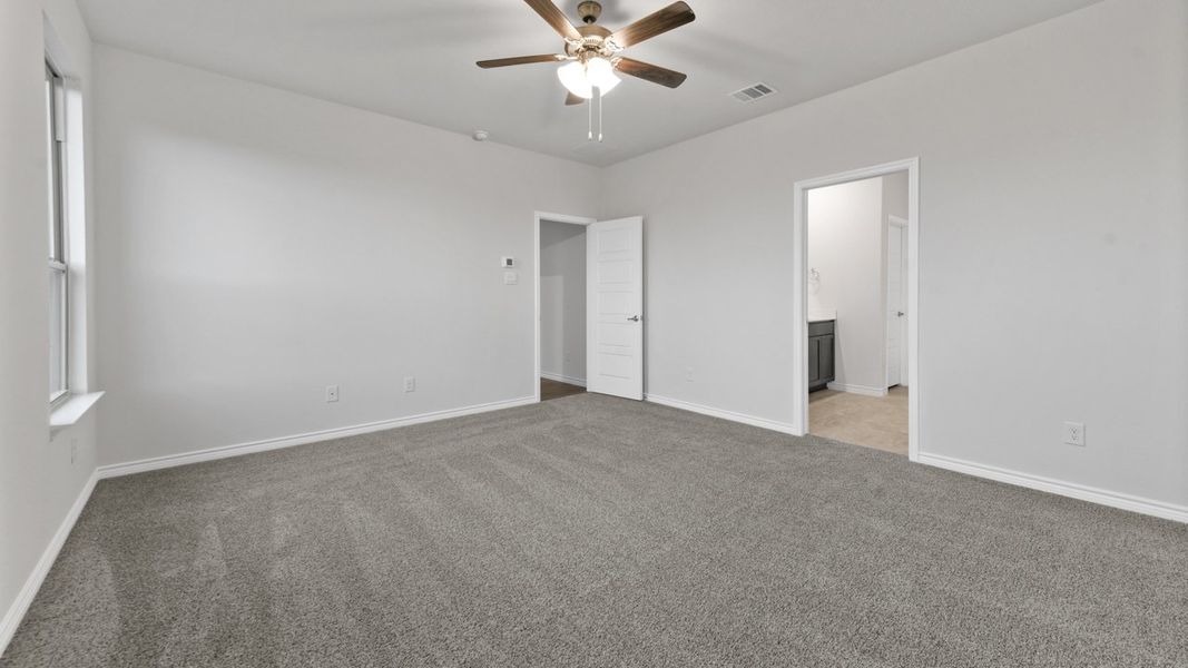 Spacious, unfurnished interior of a new home in Liberty Crossing, Royse City (Image 15).