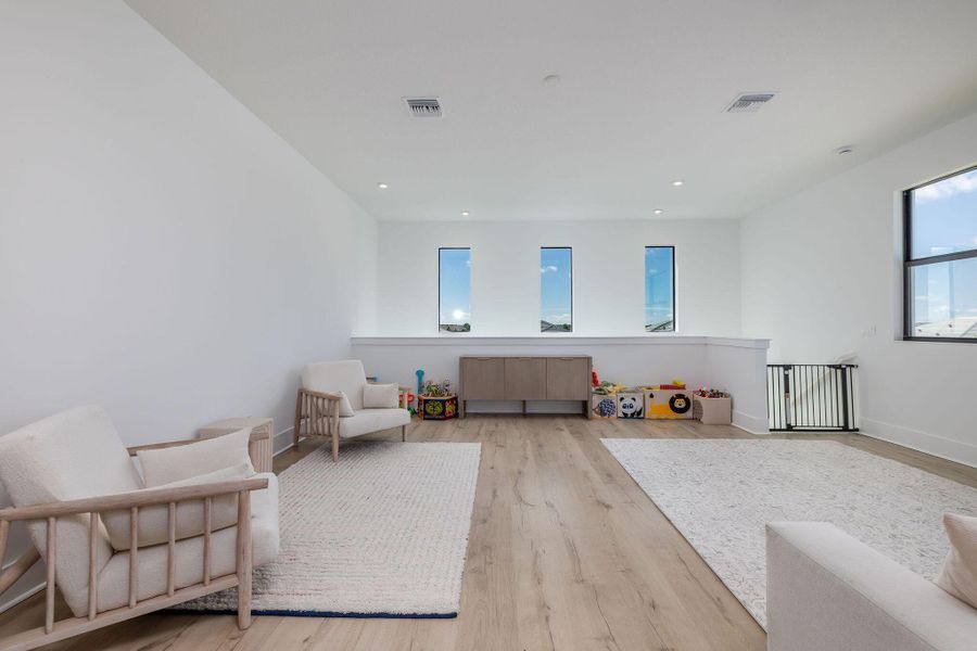 Furnished interior view inside a new home in , Port St. Lucie (Image 9).
