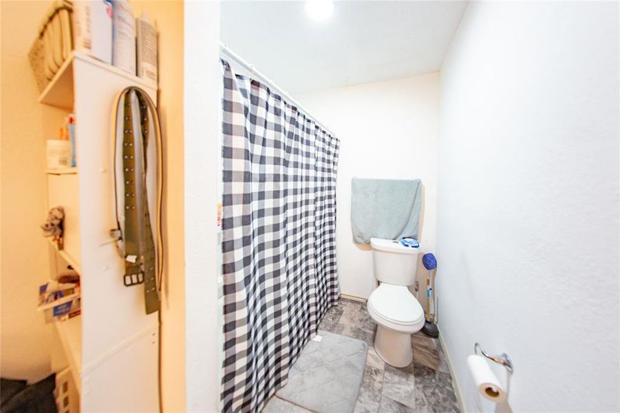 Full bathroom featuring a shower with shower curtain