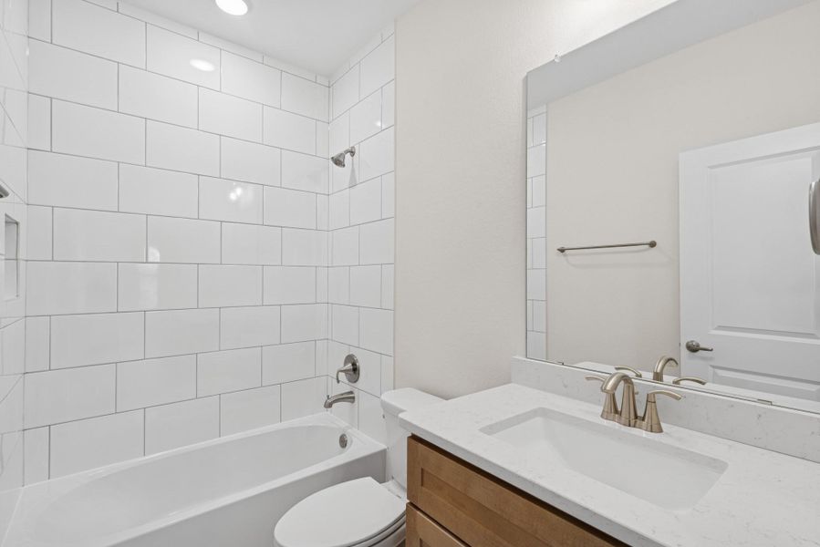 Furnished interior view inside a new home in ARTAVIA 45' Homesites, Conroe (Image 9). Furnished interior view inside a new home in ARTAVIA 45' Homesites, Conroe (Image 9).