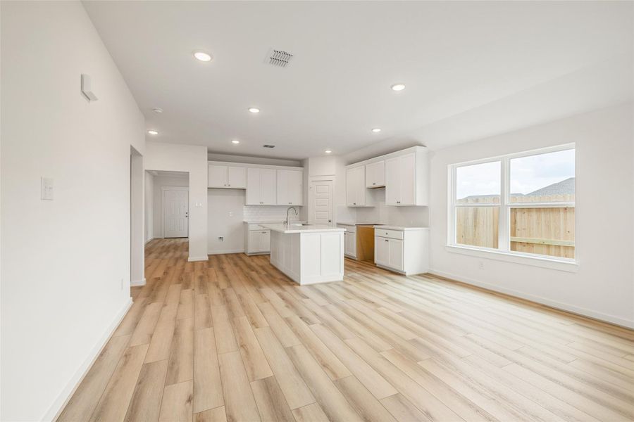 Spacious, unfurnished interior of a new home in River Ranch, Dayton (Image 20).