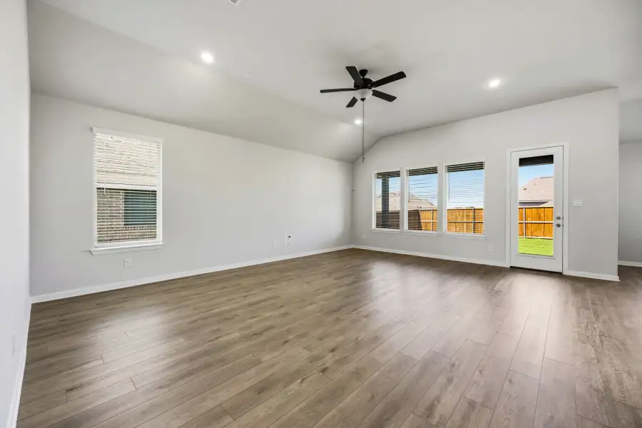 Spacious, unfurnished interior of a new home in Tinsley Meadows, Van Alstyne (Image 14).