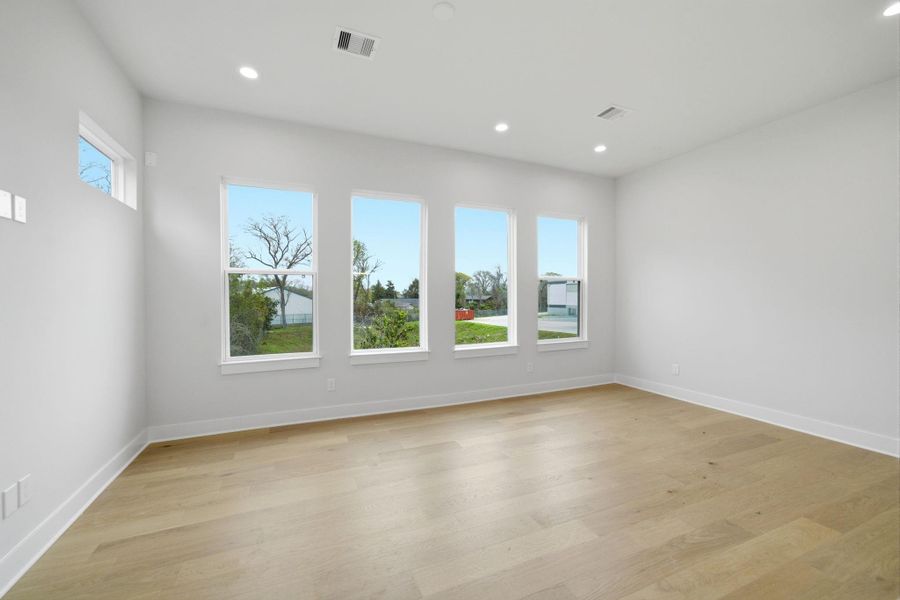 Spacious, unfurnished interior of a new home in , Houston (Image 28).