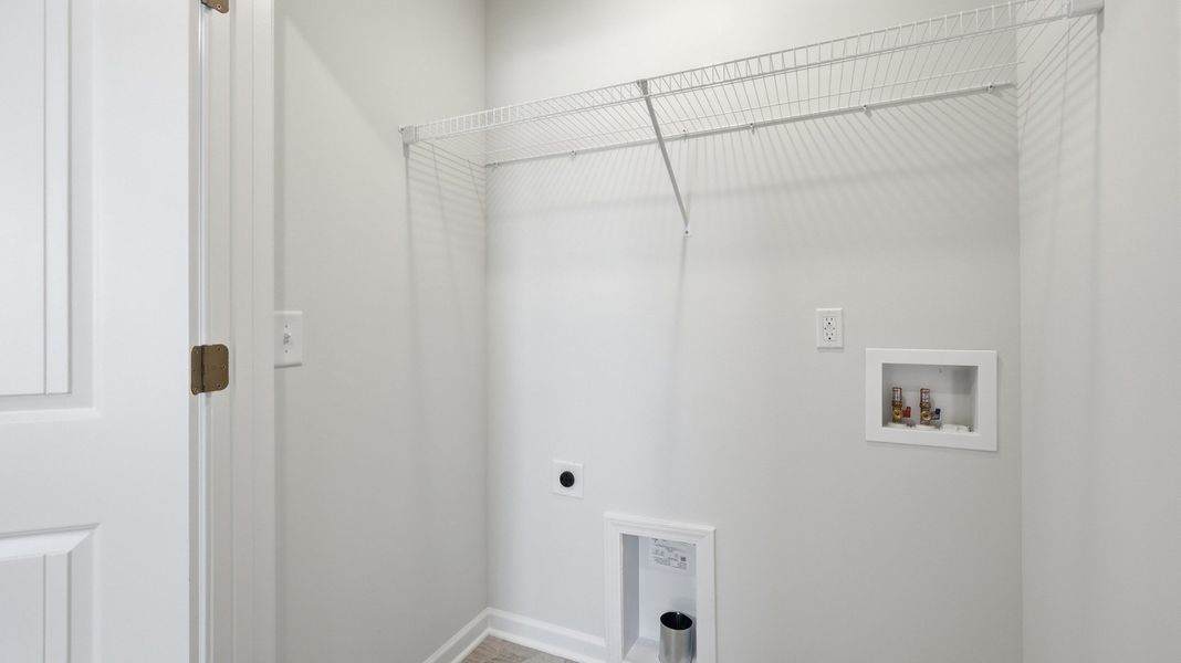 Spacious, unfurnished interior of a new home in Wheatfield, Shelbyville (Image 30).