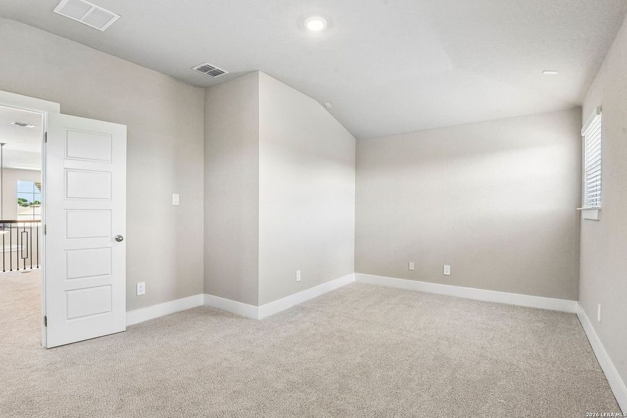 Spacious, unfurnished interior of a new home in Stetson Ridge, Marion (Image 25).