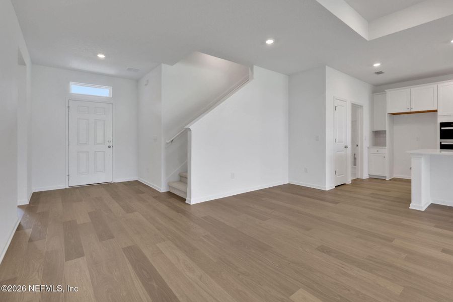 Spacious, unfurnished interior of a new home in Jennings Farm, Middleburg (Image 30).