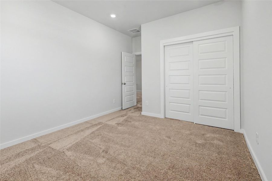 Spacious, unfurnished interior of a new home in Glendale Lakes, Arcola (Image 36). Spacious, unfurnished interior of a new home in Glendale Lakes, Arcola (Image 36).