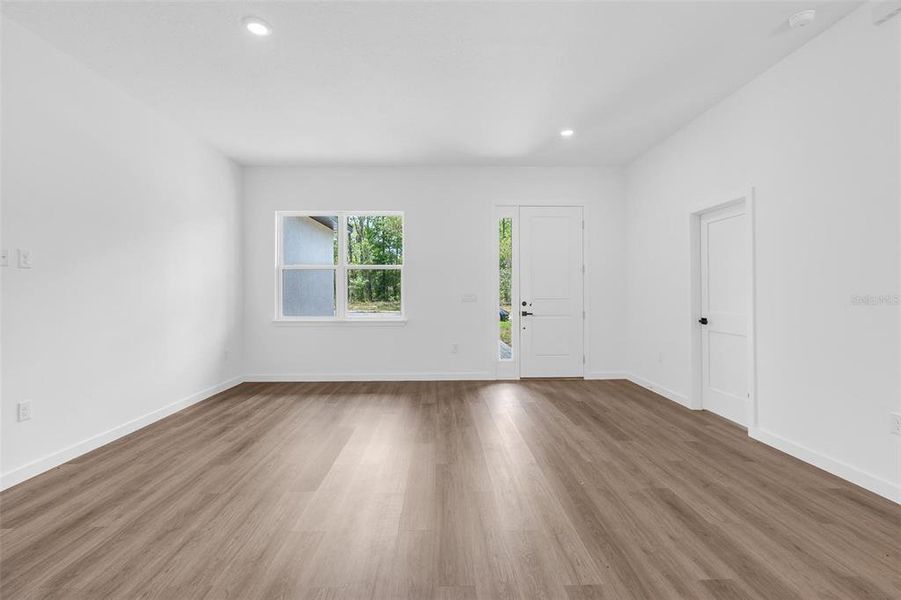 Spacious, unfurnished interior of a new home in , Dunnellon (Image 36).