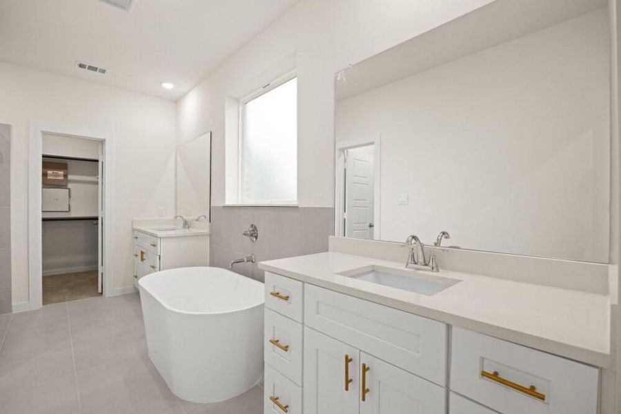 Furnished interior view inside a new home in Creekhaven, Iowa Colony (Image 8).