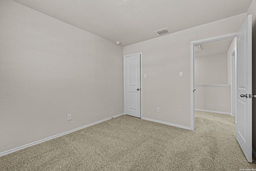 Spacious, unfurnished interior of a new home in Stonehill, San Antonio (Image 8).