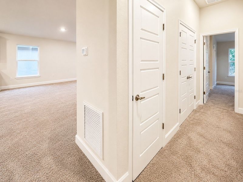 Spacious, unfurnished interior of a new home in Harmony Central, St. Cloud (Image 13).