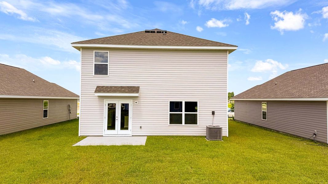 Exterior details and patio area of a home in Park Place, Panama City (Image 4).