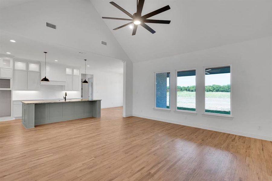 Spacious, unfurnished interior of a new home in , Waxahachie (Image 13).