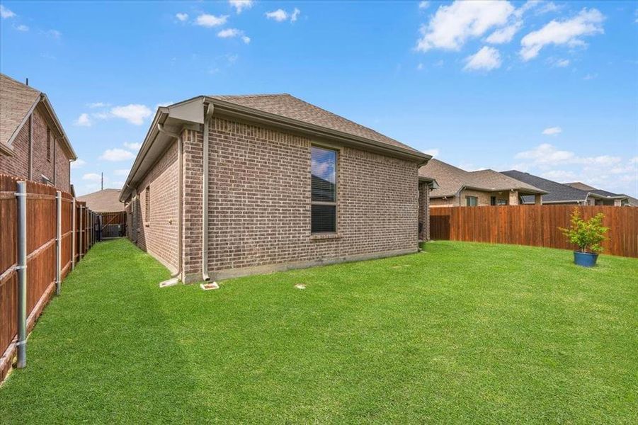 Exterior details and patio area of a home in Marine Creek Ranch, Fort Worth (Image 21).