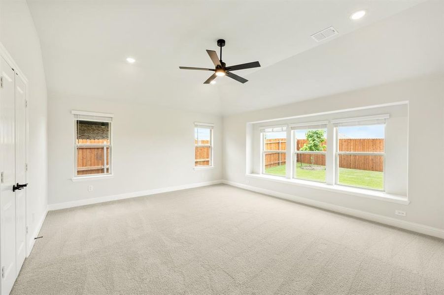 Spacious, unfurnished interior of a new home in The Retreat at North Grove 60, Waxahachie (Image 18). Spacious, unfurnished interior of a new home in The Retreat at North Grove 60, Waxahachie (Image 18).
