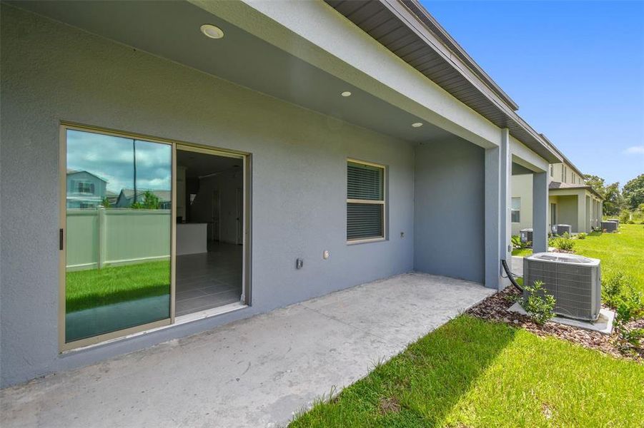 Exterior details and patio area of a home in , Land O' Lakes (Image 3).
