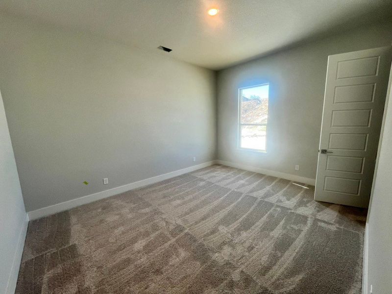 Spacious, unfurnished interior of a new home in Eagle Ridge Estates, Weatherford (Image 12).