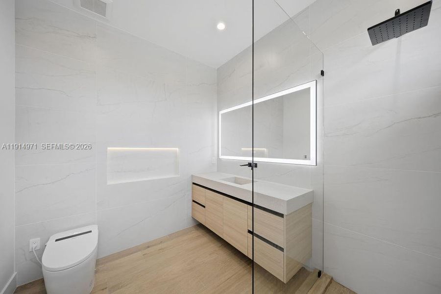 Furnished interior view inside a new home in , Fort Lauderdale (Image 19).