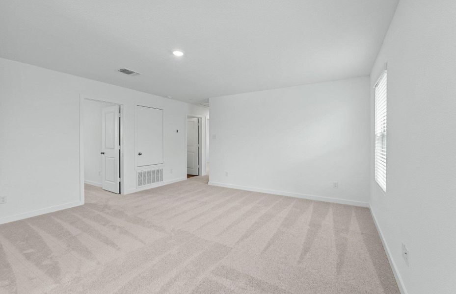 Spacious, unfurnished interior of a new home in Sonterra, Jarrell (Image 23).