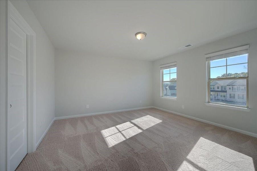 Spacious, unfurnished interior of a new home in Riverbend Overlook, Fayetteville (Image 23).