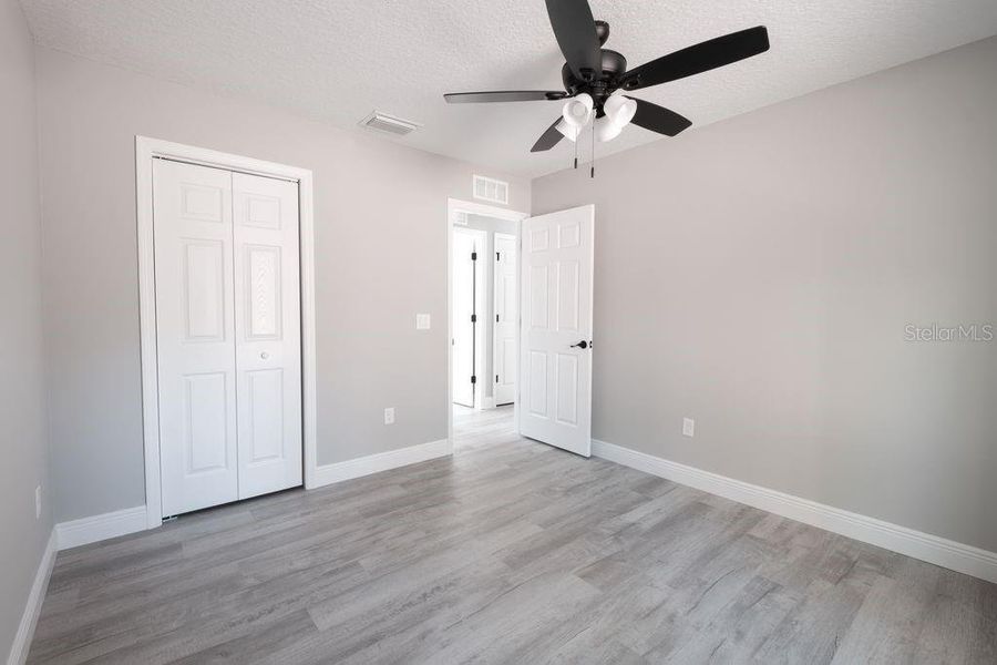 Spacious, unfurnished interior of a new home in , Citrus Springs (Image 37).