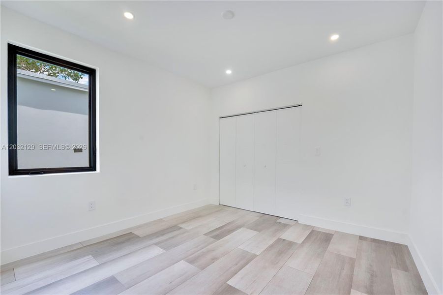 Spacious, unfurnished interior of a new home in , Hollywood (Image 19).